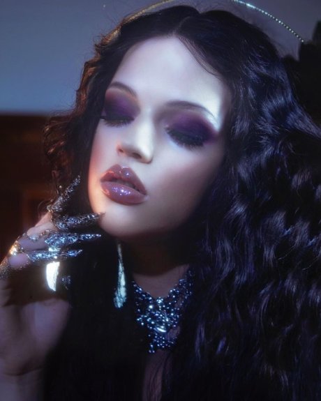 Emma Karla Peet nice star images