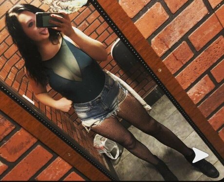 Kelsieknelson__ sexy actress photos