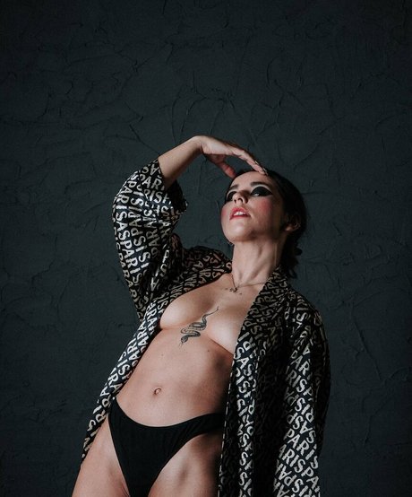 crismaia97 porn model galleries