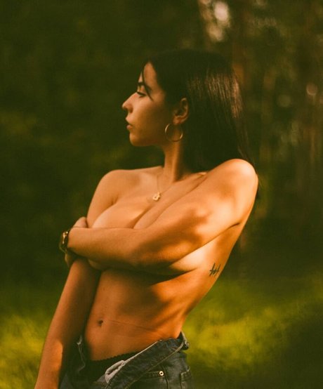 crismaia97 naked model pic