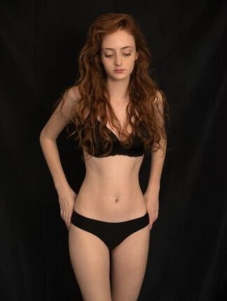 Liora Fin model art pictures