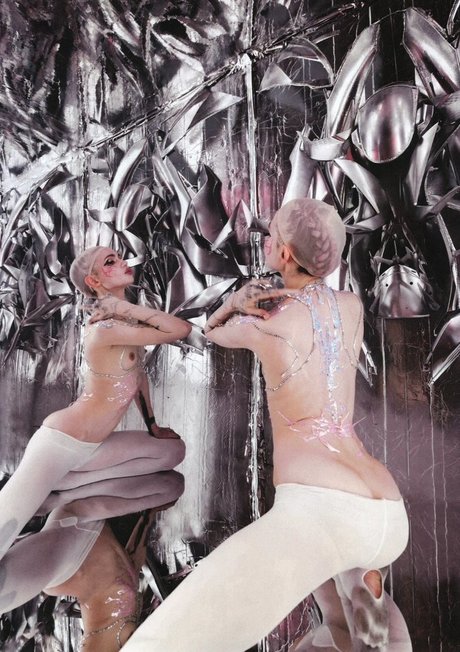 Claire Boucher perfect star pic