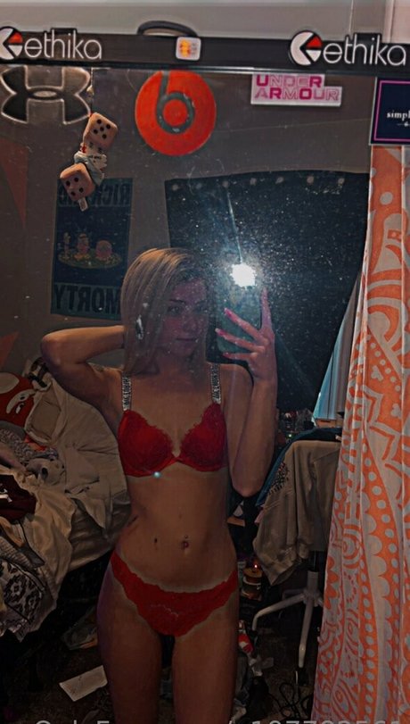 Sydnee Nelson model naked pic