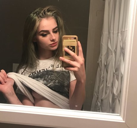 kirbysgf nude model img