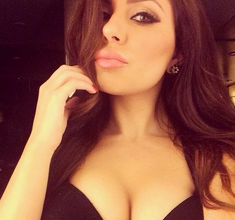 Uldouz Wallace pornstar free photos