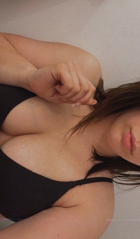 karmamegs nudes model image