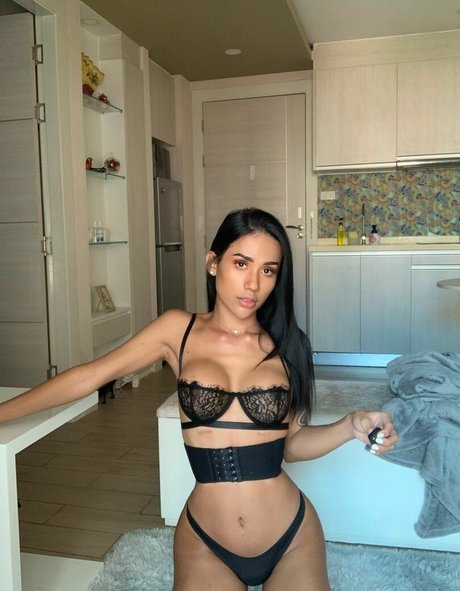 Miss Ryan Iris hot pornstar photo