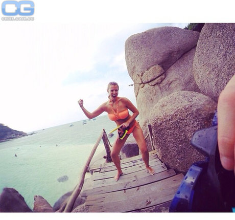 Laura Wontorra hot model photo