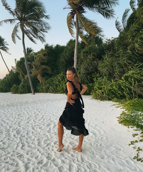 Laura Wontorra pornstar free image