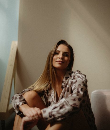 Laura Wontorra pornstar nice gallery