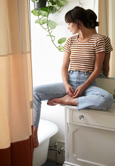 Jodi Balfour model art pictures