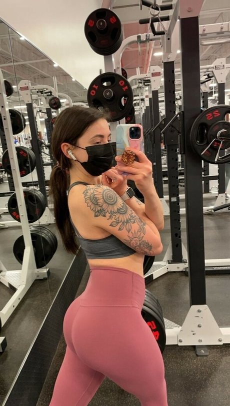 lilravebby nude model img