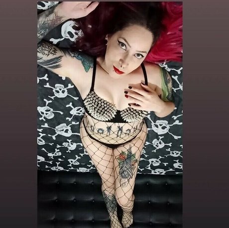 Crazybabyfck model pornographic image