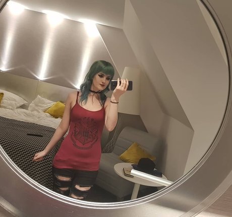 Ashi model naked galleries