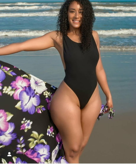 Cleo Cakes model exclusive archive