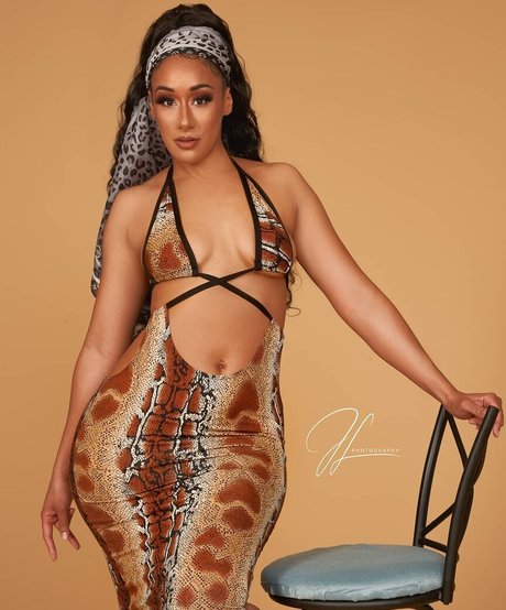 Cleo Cakes exclusive actress pic