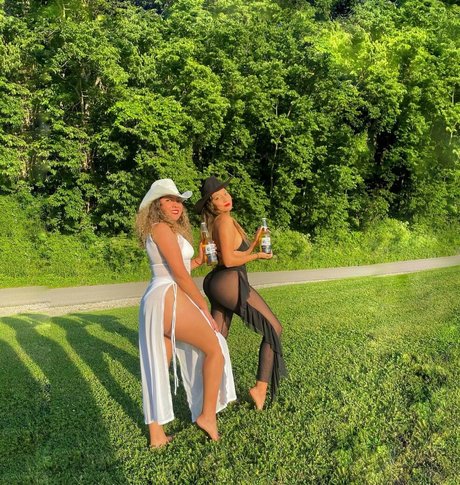 Milf Avocado model hd picture