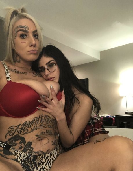 Courtdaplug adult actress photo