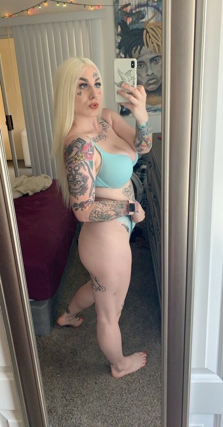 Courtdaplug star naked pics