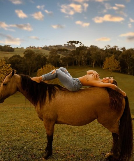 Nagela Barros top actress pictures