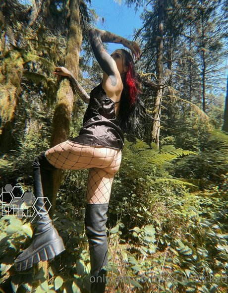 Littlexred model art picture