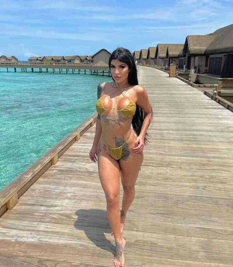 Alanamaxxine pornstar naked pics