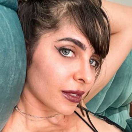 Caca Diniz pretty actress photo