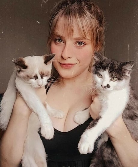 Rafaela Riggs hot actress archive