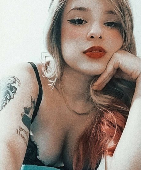 Rafaela Riggs model hot images