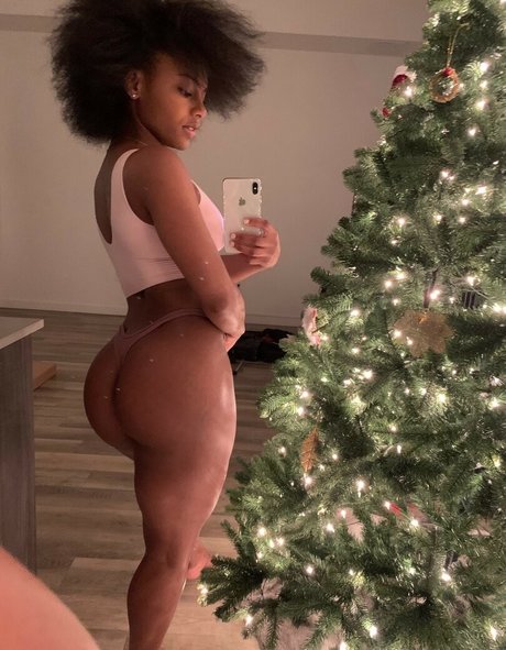 Saffronnn high quality actress pic