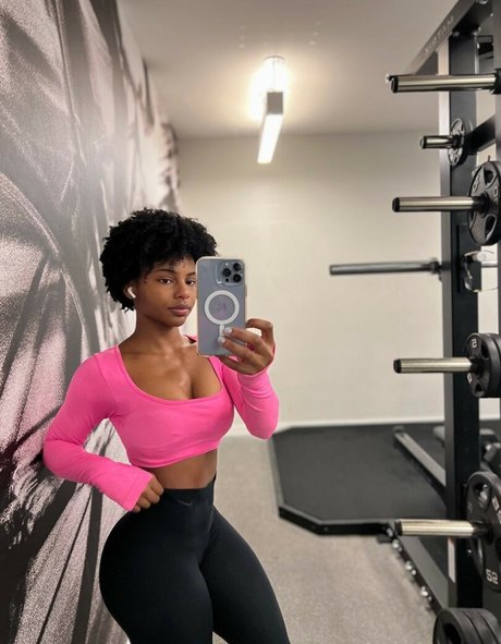 Saffronnn model sexy pictures