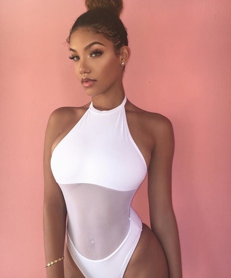 Tiona Fernan model art galleries