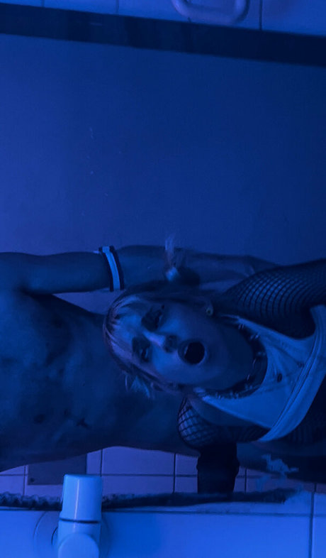 Lucydlove adult model image