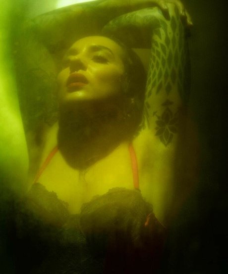 Tatiana Shmayluk star art picture