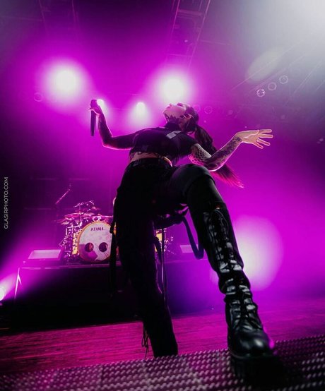 tattooed shemale onlyfans free pic