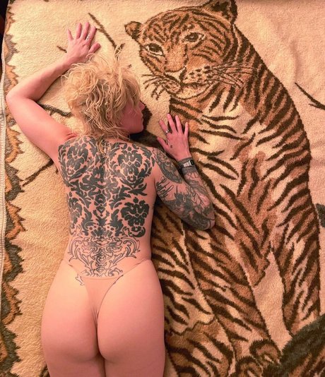 CBG19 erotic star images