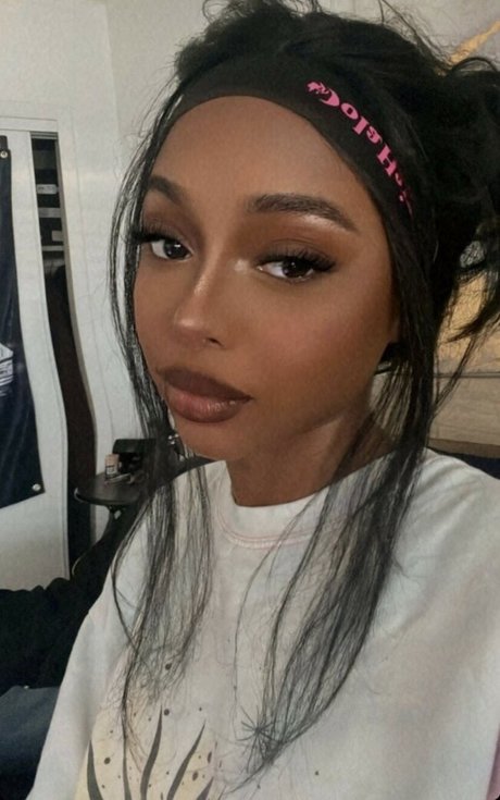 Rave Vanias sex model images