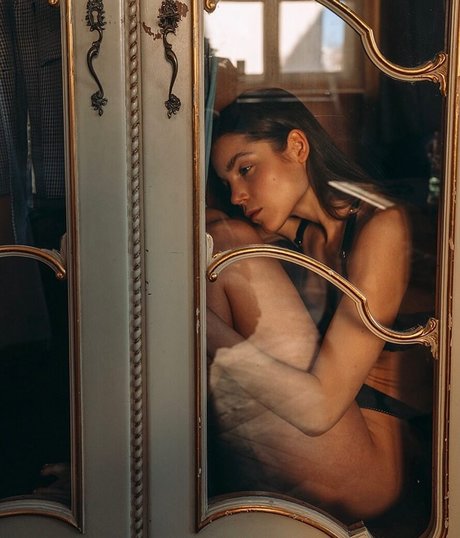 Pauline Schuller model adult pics