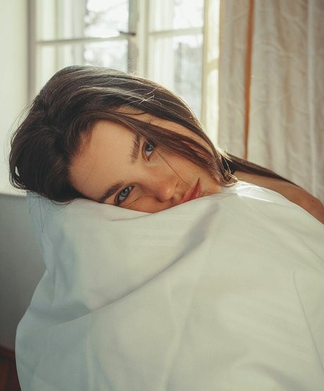 Pauline Schuller model nice img