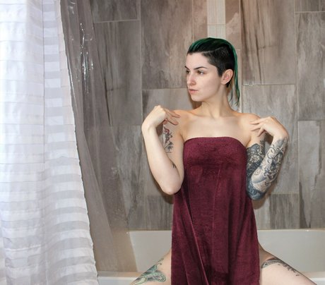 Grandaddyskulls nude actress image