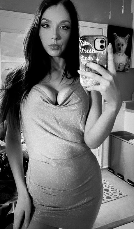 TheBeatleBabe model pretty img