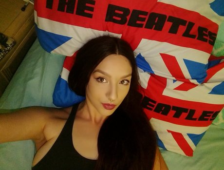 TheBeatleBabe art model picture