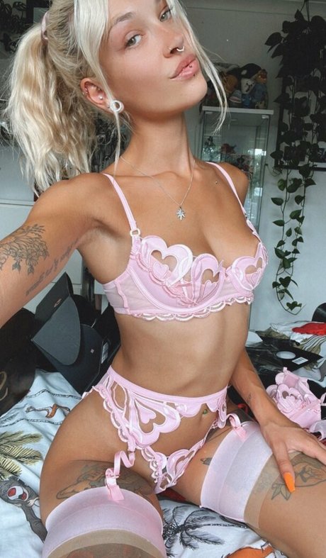 Phirose model erotic pictures