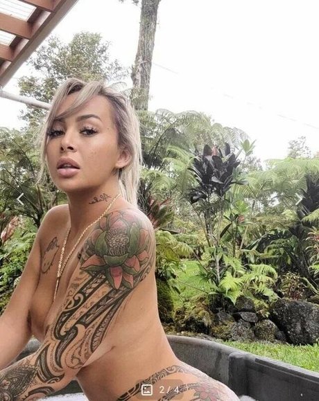 Kiheihunneh Hawaii Chick star erotic photos