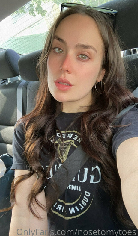 nosetomytoes erotic actress pictures