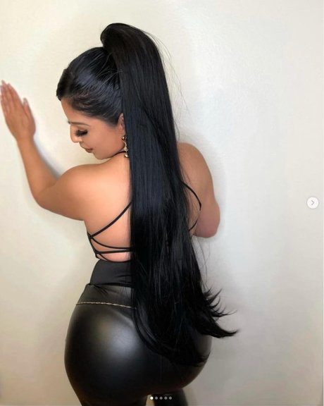 Champagne Chronicles pornstar top galleries