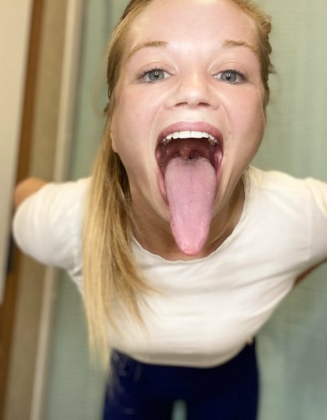 katelynlongtongue model adult pic