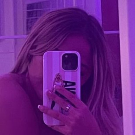 Anna Williams model image