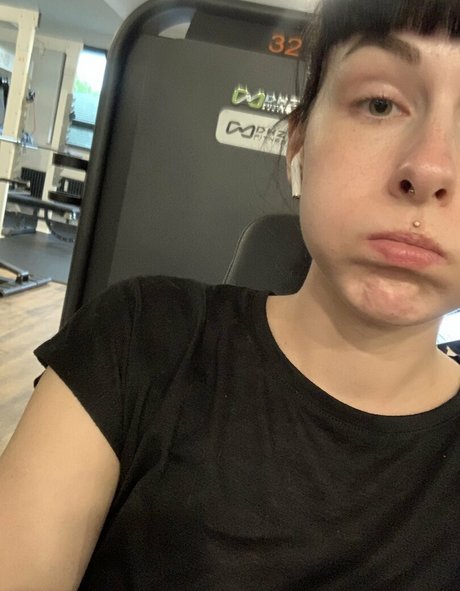 romisu pretty actress photo