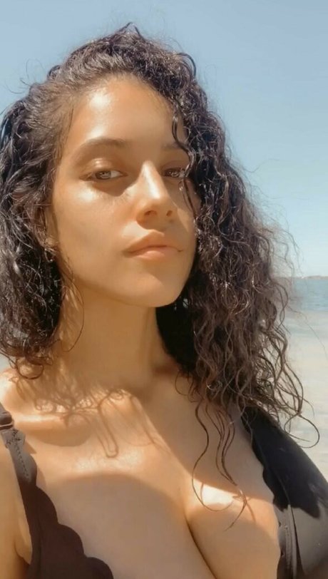 Adrianna Perez model free photo